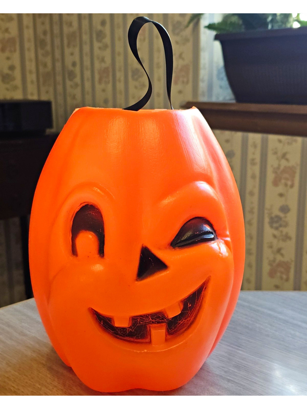 Halloween Plastic Jack-o'-Lantern Candy Bucket Orange/Black Handle
